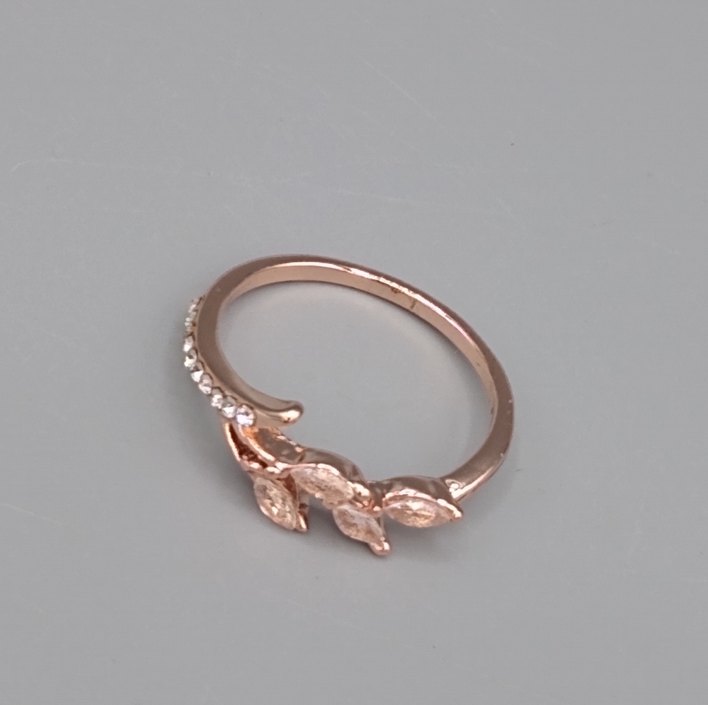 Rose Gold Tone Vine Rhinestone Leaf Pavé Ring Sizes 6, 7, 8, 9 - Picture 2 of 10